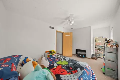 Bedroom - 6027 Sean Cir, Blanchester, OH 45107 photo 6 of 7