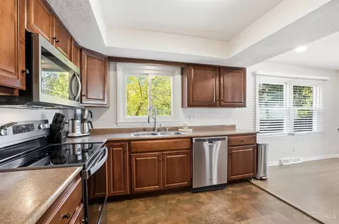 Kitchen - 8353 Bridle Rd, Cincinnati, OH 45244 photo 3 of 4