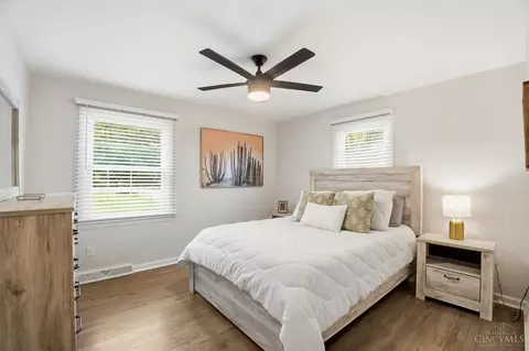 Bedroom - 8353 Bridle Rd, Cincinnati, OH 45244 photo 4 of 7