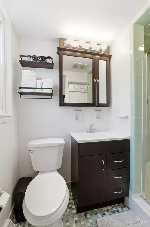 Bath - 8353 Bridle Rd, Cincinnati, OH 45244 photo 2 of 6