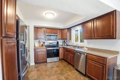 Kitchen - 8353 Bridle Rd, Cincinnati, OH 45244 photo 1 of 4