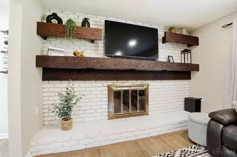 Living - 8353 Bridle Rd, Cincinnati, OH 45244 photo 2 of 2