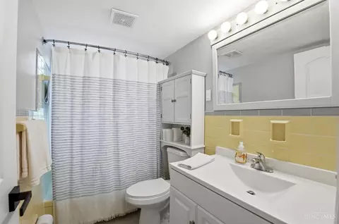 Bath - 8353 Bridle Rd, Cincinnati, OH 45244 photo 4 of 6