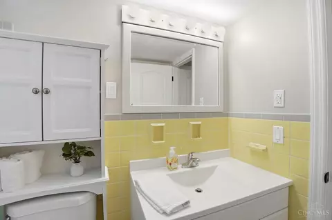 Bath - 8353 Bridle Rd, Cincinnati, OH 45244 photo 6 of 6
