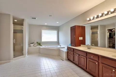 Bath - 4366 Chidester Ln, Blue Ash, OH 45241 photo 1 of 5