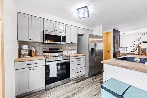Kitchen - 2626 Hunt Rd, Reading, OH 45236 photo 1 of 2