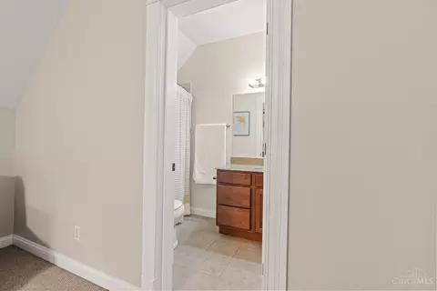 Bath - 3471 Brookline Ave, Cincinnati, OH 45220 photo 11 of 12