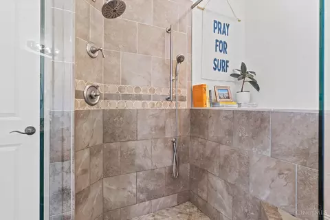 Bath - 3471 Brookline Ave, Cincinnati, OH 45220 photo 6 of 12