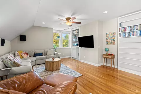 Living - 3471 Brookline Ave, Cincinnati, OH 45220 photo 4 of 5