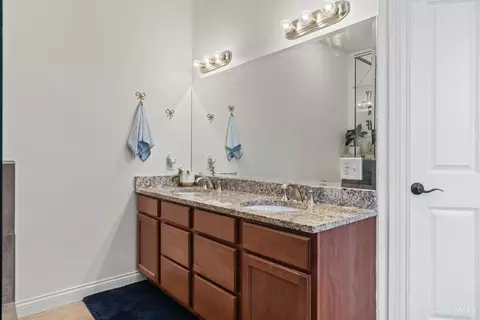 Bath - 3471 Brookline Ave, Cincinnati, OH 45220 photo 5 of 12
