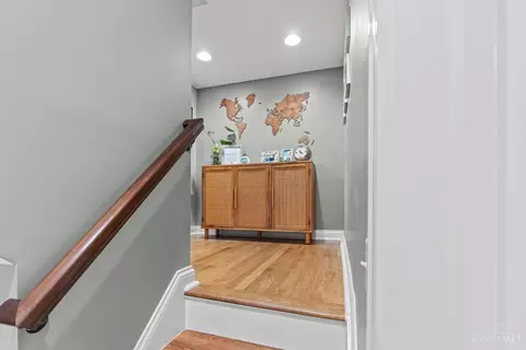 Entry Way - 3471 Brookline Ave, Cincinnati, OH 45220 photo 13 of 16