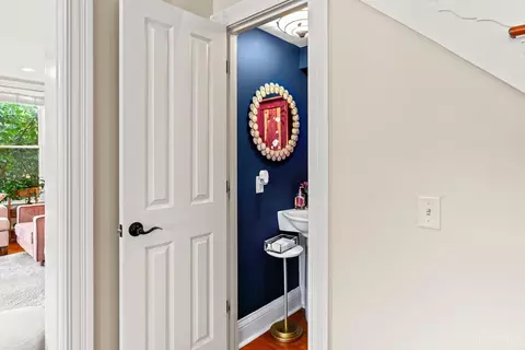 Entry Way - 3471 Brookline Ave, Cincinnati, OH 45220 photo 4 of 16