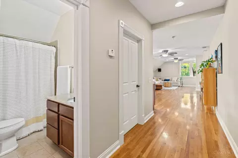 Entry Way - 3471 Brookline Ave, Cincinnati, OH 45220 photo 15 of 16
