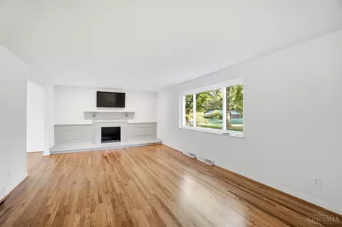 Living - 8743 Weller Rd, Montgomery, OH 45249 photo 2 of 6