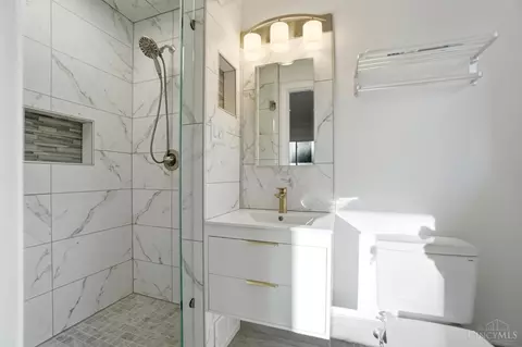 Bath - 8743 Weller Rd, Montgomery, OH 45249 photo 1 of 5