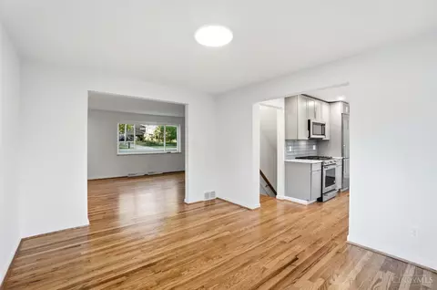 Living - 8743 Weller Rd, Montgomery, OH 45249 photo 6 of 6