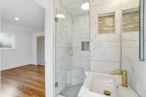 Bath - 8743 Weller Rd, Montgomery, OH 45249 photo 3 of 5