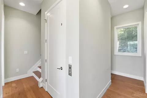 Entry Way - 2636 Riverside Dr, Cincinnati, OH 45202 photo 2 of 2