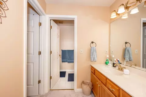Bath - 165 Palisades Pointe, Cincinnati, OH 45238 photo 2 of 3