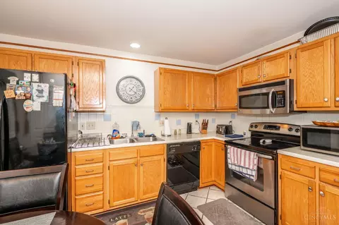 Kitchen - 165 Palisades Pointe, Cincinnati, OH 45238 photo 1 of 2