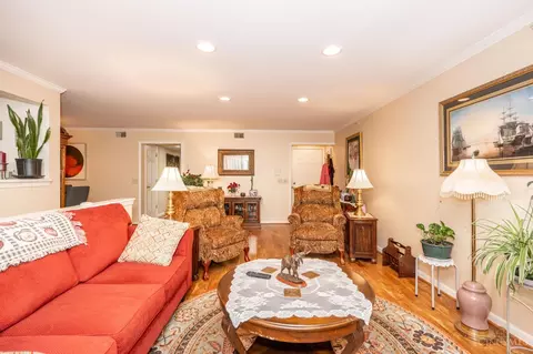 Living - 165 Palisades Pointe, Cincinnati, OH 45238 photo 1 of 2