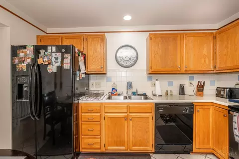 Kitchen - 165 Palisades Pointe, Cincinnati, OH 45238 photo 2 of 2