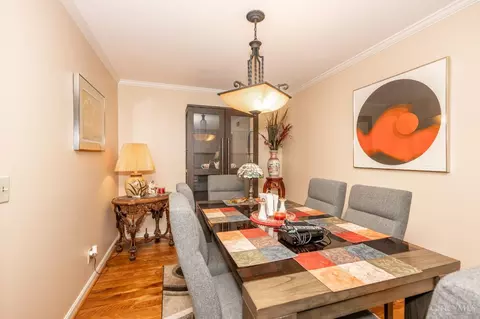 Dining - 165 Palisades Pointe, Cincinnati, OH 45238 photo 1 of 2