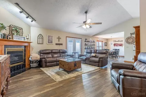 125 Colonel Dr, Carlisle, OH 45005 photo 2