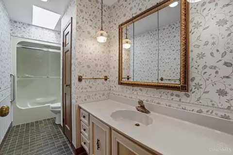 Bath - 6251 Fork Rd, Cincinnati, OH 45247 photo 2 of 5