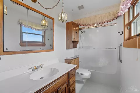 Bath - 6251 Fork Rd, Cincinnati, OH 45247 photo 1 of 5
