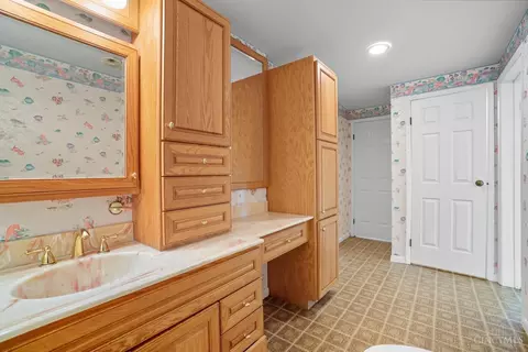Bath - 6251 Fork Rd, Cincinnati, OH 45247 photo 5 of 5