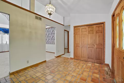 Entry Way - 6251 Fork Rd, Cincinnati, OH 45247 photo 2 of 3