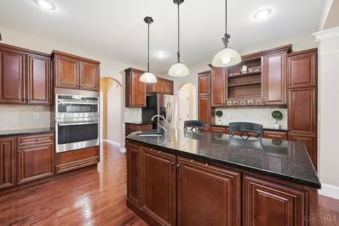 2625 Stonehaven Dr, Cincinnati, OH 45245 photo 9
