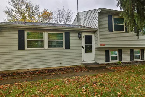 Exterior - 8730 Exeter Pl, Maineville, OH 45039 photo 3 of 10