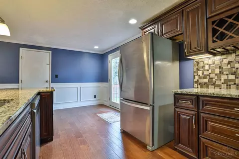 Kitchen - 8730 Exeter Pl, Maineville, OH 45039 photo 4 of 5