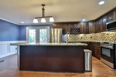 Kitchen - 8730 Exeter Pl, Maineville, OH 45039 photo 3 of 5