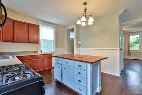 Kitchen - 1009 Fifth St, Reading, OH 45215 photo 2 of 5