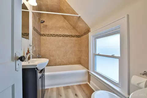 Bath - 1009 Fifth St, Reading, OH 45215 photo 3 of 3