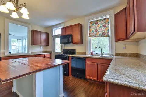 Kitchen - 1009 Fifth St, Reading, OH 45215 photo 3 of 5