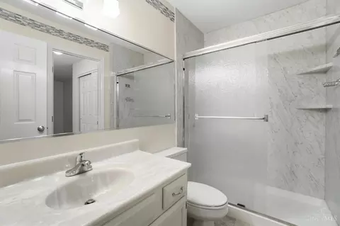 Bath - 3681 Parfore Ct, Cincinnati, OH 45245 photo 2 of 4
