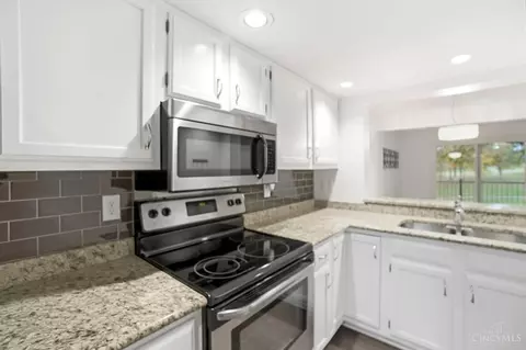 Kitchen - 3681 Parfore Ct, Cincinnati, OH 45245 photo 2 of 4