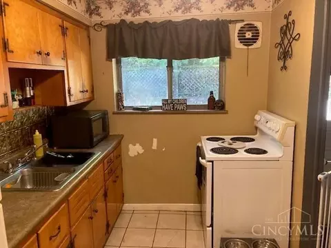 Kitchen - 761 Wilbud Dr, Cincinnati, OH 45205 photo 1 of 3