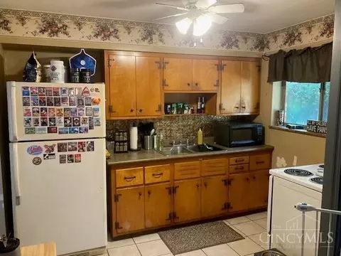 Kitchen - 761 Wilbud Dr, Cincinnati, OH 45205 photo 2 of 3