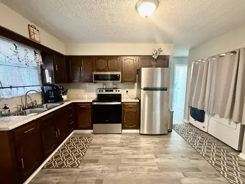 Kitchen - 2271 Semler Ave, Hamilton, OH 45015 photo 1 of 3