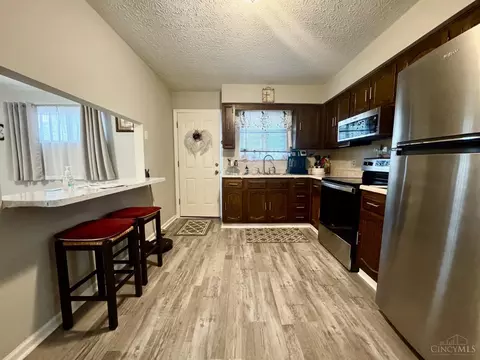 Kitchen - 2271 Semler Ave, Hamilton, OH 45015 photo 3 of 3