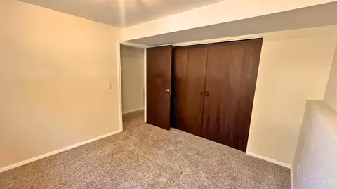 Bedroom - 557 Williamsburg Ct, Cincinnati, OH 45244 photo 5 of 5