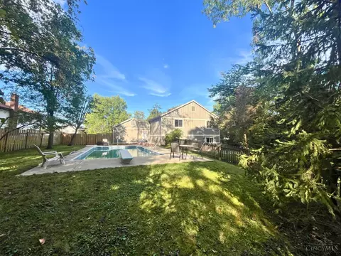 Exterior - 557 Williamsburg Ct, Cincinnati, OH 45244 photo 6 of 11