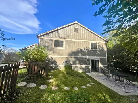 Exterior - 557 Williamsburg Ct, Cincinnati, OH 45244 photo 3 of 11