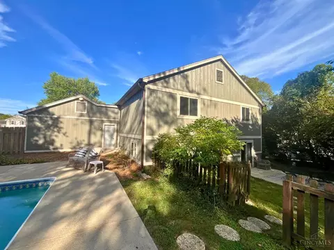 Exterior - 557 Williamsburg Ct, Cincinnati, OH 45244 photo 4 of 11