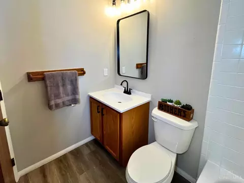 Bath - 557 Williamsburg Ct, Cincinnati, OH 45244 photo 5 of 7